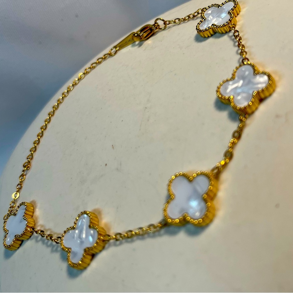 Gold & White Clover Bracelet Designer Luxury Style Gold Plated Qua…